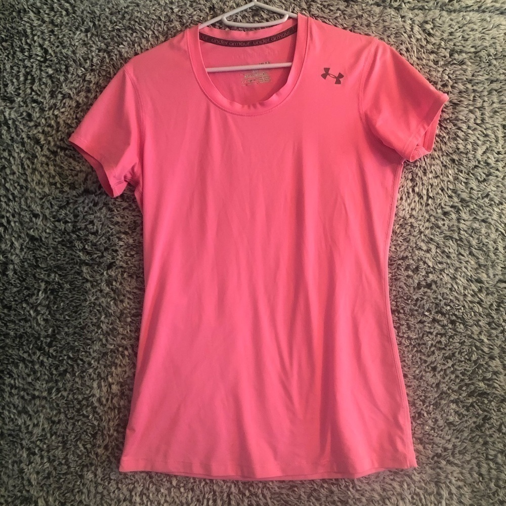Beautiful Women’s under armor Pink Active Wear T-shirt Size S/M in Excellent